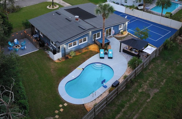 Family Oasis | Pickleball + Heated Pool & Spa