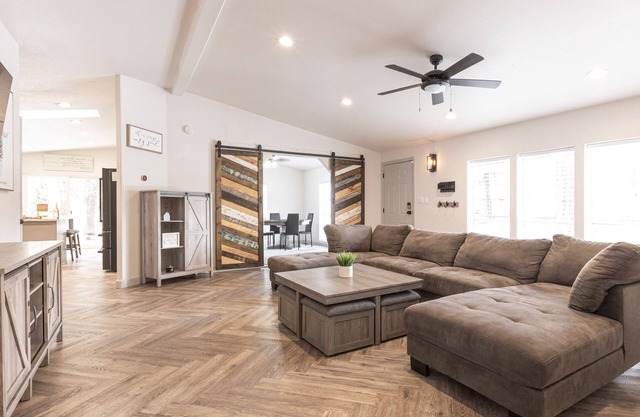 Family & Pet Friendly! HotTub, Playground, Gym & More! Near Lakes & Skiing!
