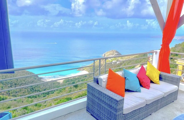 Family-sized villa- 5 mins from secluded beach! 10 mins from city centre!