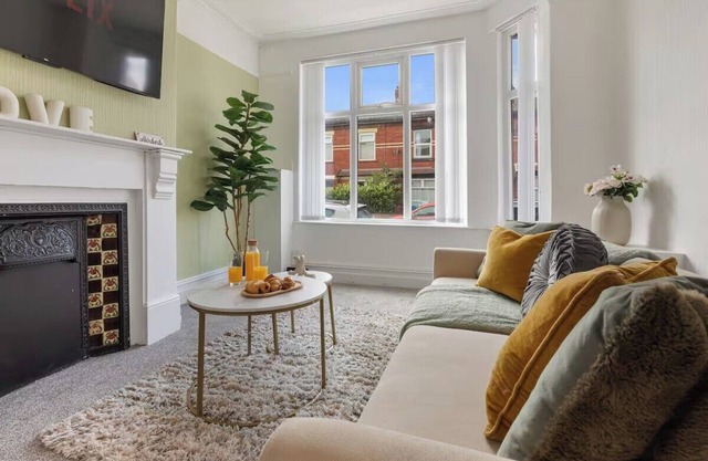 Family - Sleeps 6 - Garden - Parking