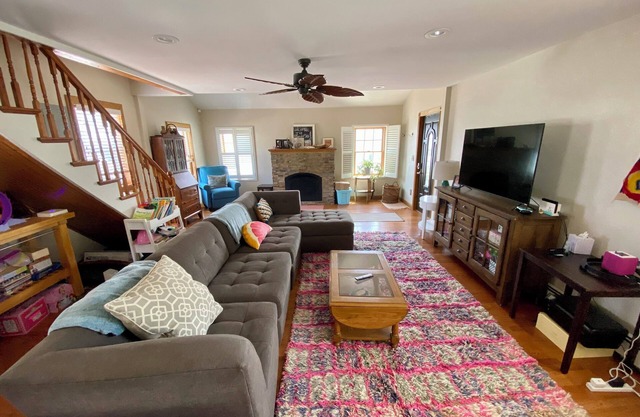 Family Surf House minutes to the beach, the bay and downtown shops & Restaurants