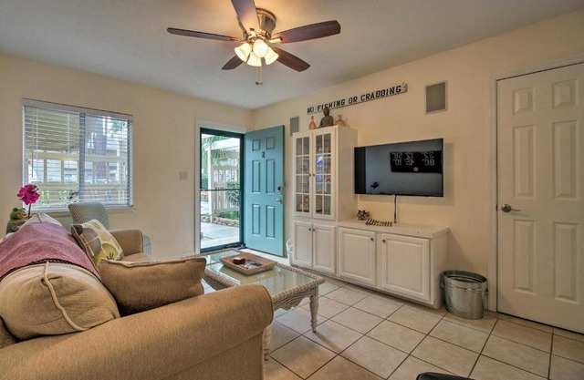 Family Villa Resort Pool and Kitchen, Walk to Beach