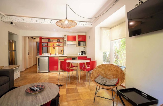 FamilyTime Retreat: Chic 2BR Duplex with Pool in Providencia