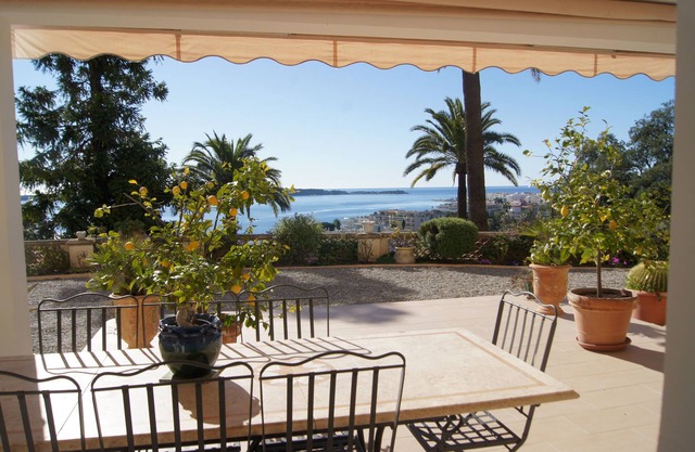 Fantastic 180° sea view, charm of bygone days, space and confort