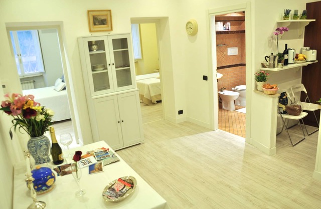 *Fantastic* 2 Bedroom Apartment In Center Of Rome. Beautifully Remodeled!