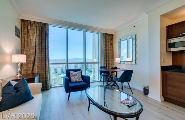 Fantastic condo on the Last Vegas strip with breathtaking mountain views and NO RESORT FEES!