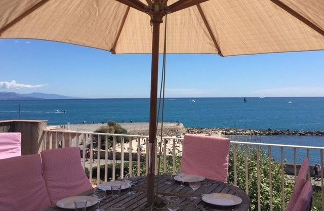 Fantastic Multilevel Maison Village, Sea Views, In Canter Of Antibes