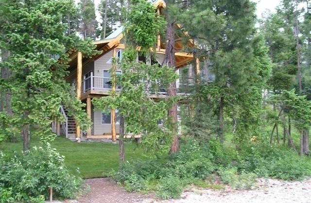 Fantastic Sunset Point East Shore Lake Front Property