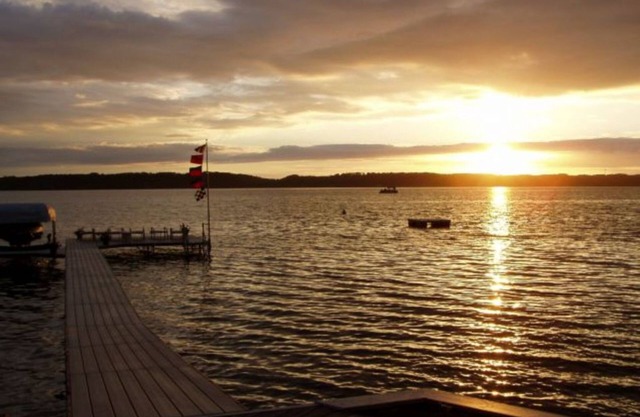Fantastic Torch Lake Waterfront Cottage B ~ Tennis Court ~ Kayaks And SUP's!