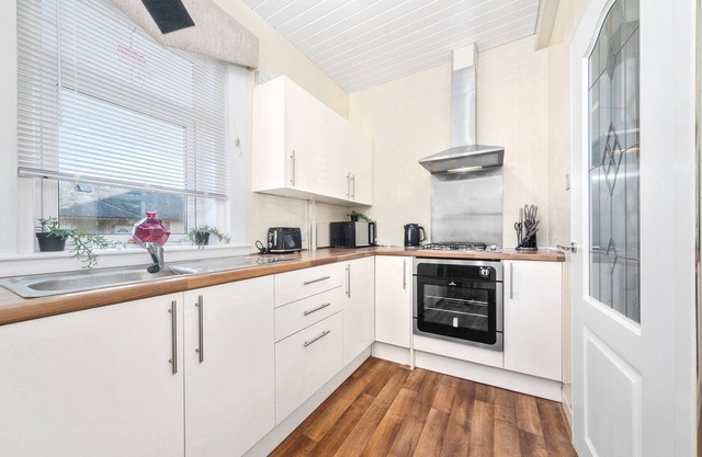 Fantastically positioned ground floor apartment in centre of Hamilton
