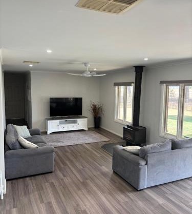 Farm Stay 5 minutes from town