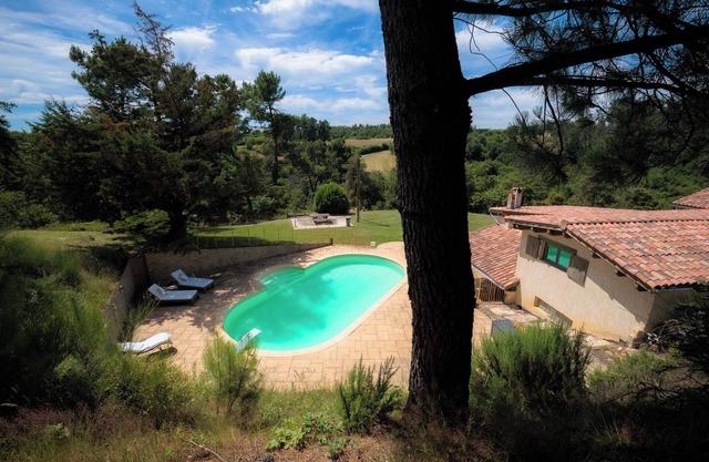 Farm stay in France with Pool, Tennis, Padel and City (football, basketball,.)