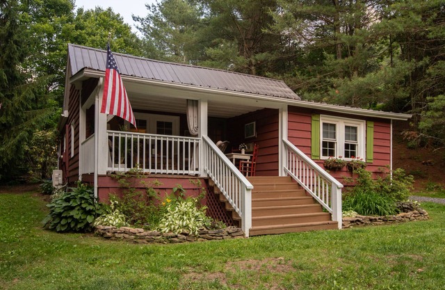 Farmhouse on Little Peak Creek Farm!