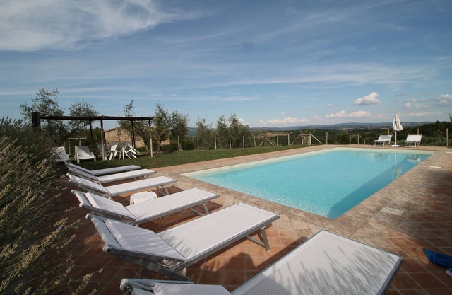 Farmhouse on the beautiful Tuscan hills