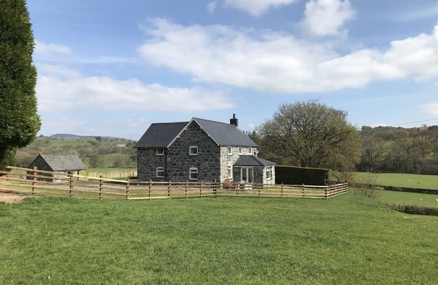 Farmhouse With Magnificent Countryside Views, Peaceful and Spacious