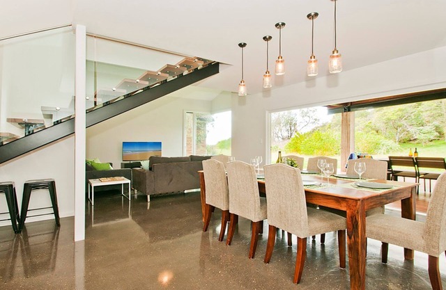 Farrant House - direct access to beach