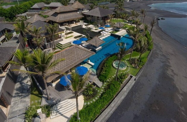 Fascinating 6BR Beach Front Villa Located In Pabean Beach! Stunning View!