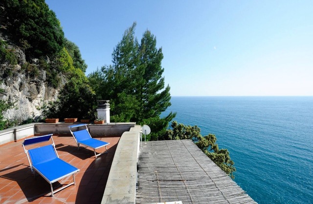 FELICITY - exclusive swimming pool and sea access