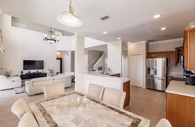 Fenced yard/Pool/Spacious