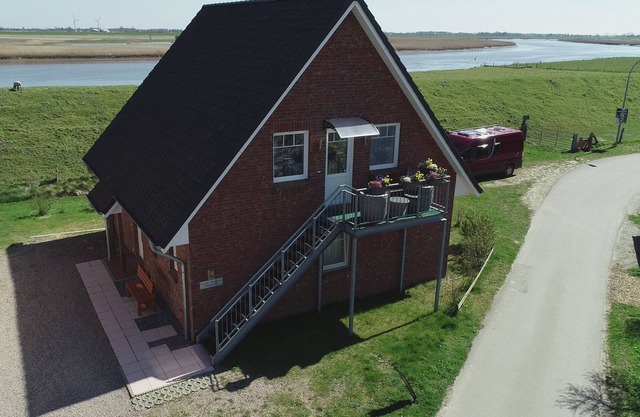Ferienhaus Hemmerdeich OG Apartment for 4 pers. directly on the Eider