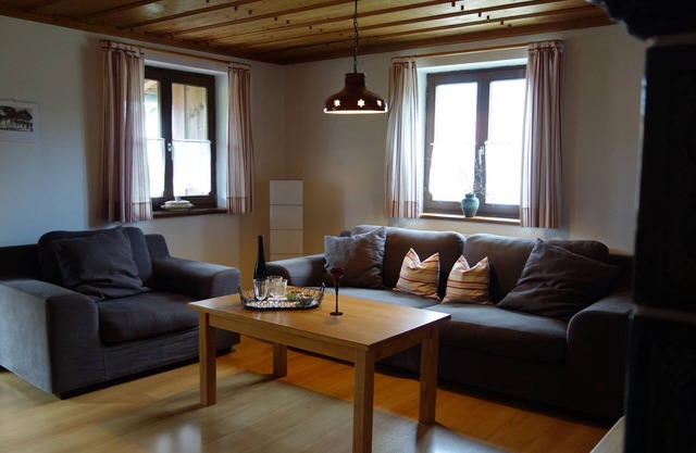 Ferienwohnung 100 qm, f. 2-5 Pers., 2 Sep. Schlafzimmer, Südbalkon, Ruhige Lage