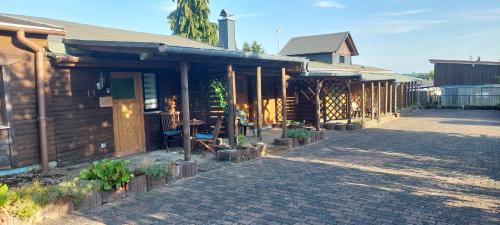 Ferienwohnungen! Kleine Bungalows mit Terrasse!