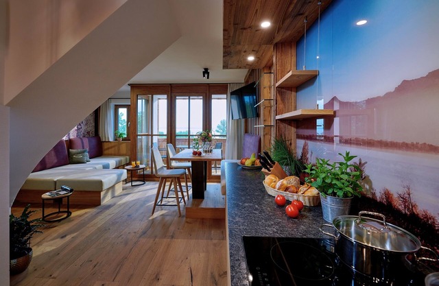 Ferienwohnung Herreninsel, 1-4pers., 2sep. SZ, 2 Bäder, 2.og+dg, Balkon mit Chiemseeblick