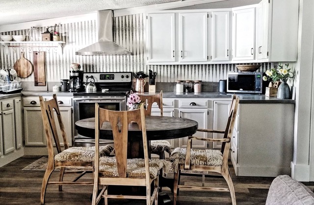 FIDDLEHEAD LOFT🌿 Peaceful & charming space 1.4 miles from I-81, Exit 29.