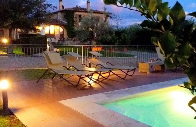 Fienile: luxury countryside villa, shared pool, ideal base to discover Tuscany