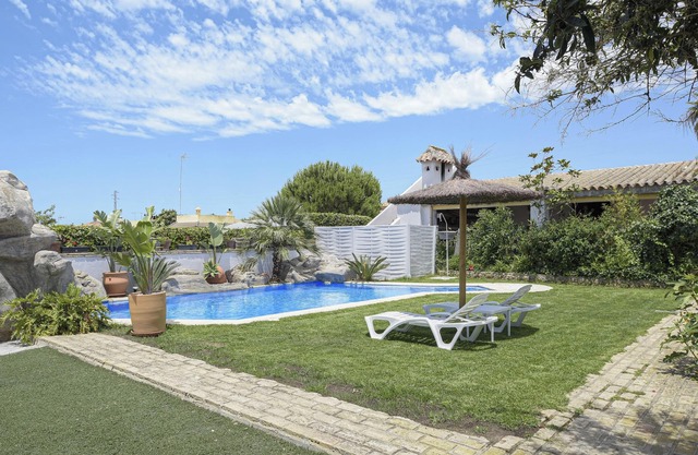 Finca Abril 1 - In idyllic location and with shared pool