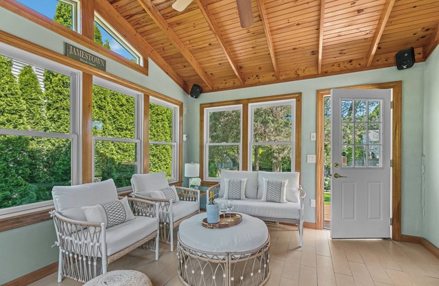 Find Seaside Serenity: Family Coastal Retreat near Jamestown & Newport, RIn