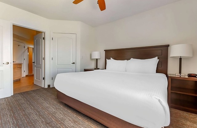 Find Your Zen in Sedona! Full Kitchen, Swimming Pool, Free Parking!