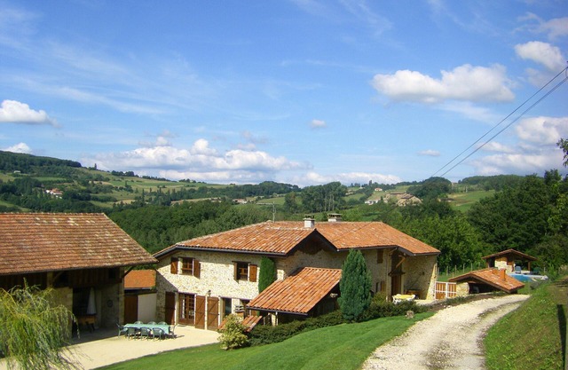 Find yourself in the countryside with family or friends