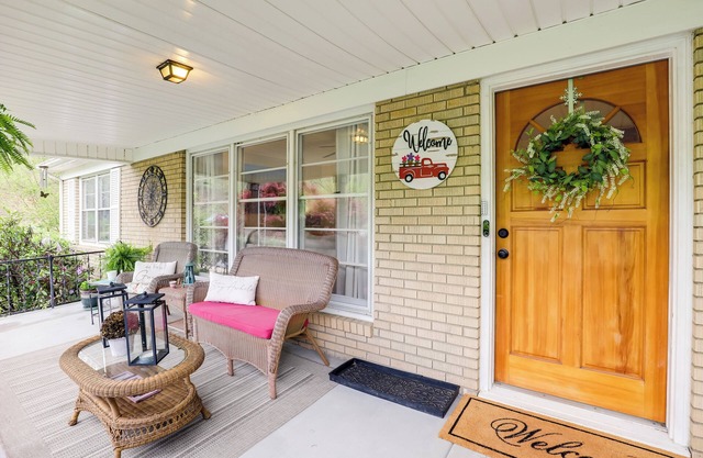 Fire Pit & Game Room: Family Home in Marshall