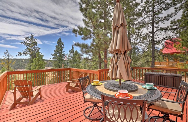 Fire Pit + Stunning Views ~ 2BD 1 BTH Mountain Cabin - Quiet, Dead End Lane
