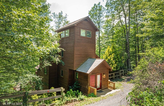 Firefly Chalet - 119 Hikers Challenge RoadnnFirefly Chalet - Hot Tub, Dog Friendly, Wood Burning Fireplace