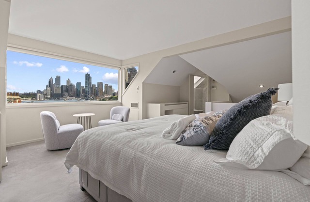 Firework View Location! Classic 4-Level Terrace Style Living in Kirribilli