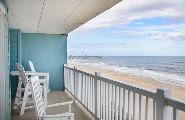First Light: PierView Oceanfront Condo, Contemporary Vibes & Stunning Views