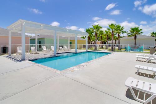 Fish and Swim On-Site Resort Retreat in Rockport!