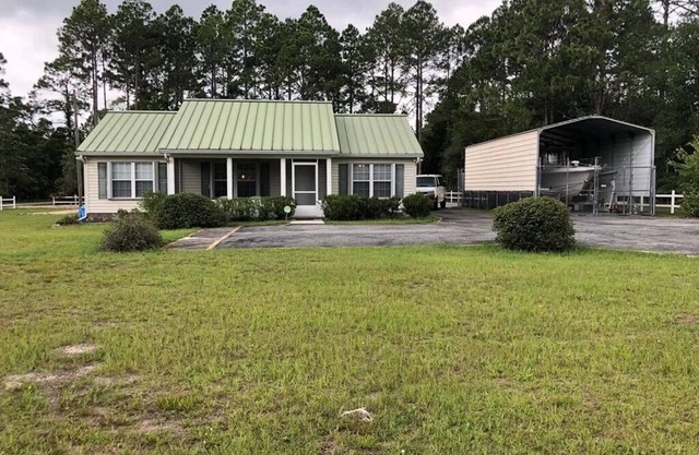 FISHERMAN'S PARADISE! Cozy home 2 minutes to the Gulf