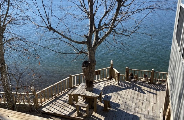Fisherman's River Hideaway with private dock