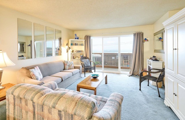 Fishin' Impossible - Come Enjoy This Comfortable Pet-Friendly Condo With Stunning Ocean Views!