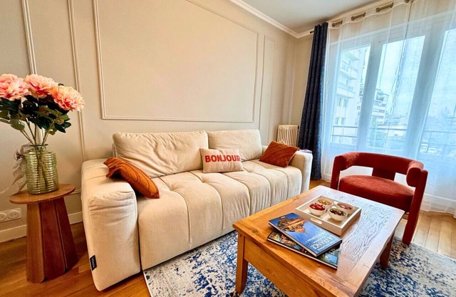 FITZ JAMES 2 Bedroom 2 Bath City Center