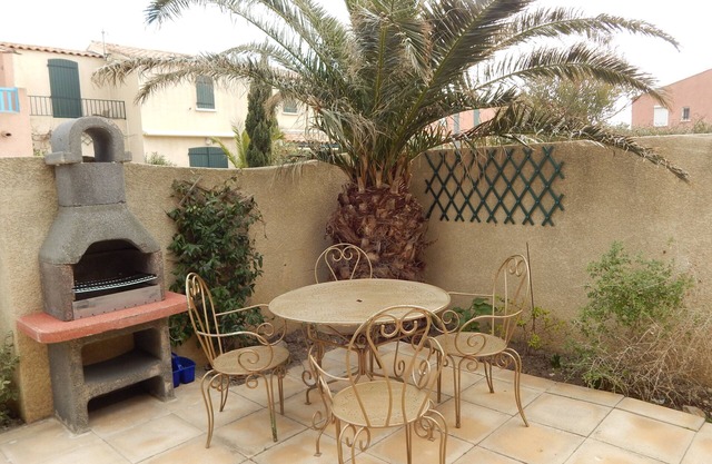 Flag 50 m from the beach Grazel