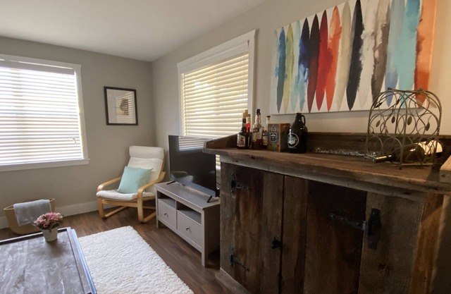 Flamingo Hideaway - Great Location & Amenities!