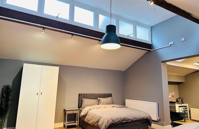 Flat 6 Character Apartment