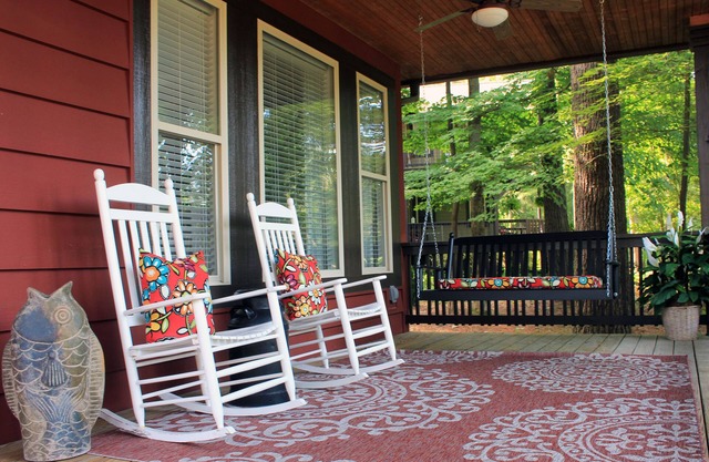 Flat Rock Cottage on Beautiful Highland Lake