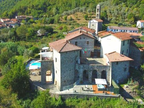 Flat with heated hot tub and shared pool
