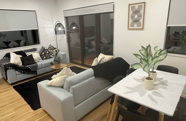 Flatbush Holiday Accommodation, 2.5 Bedroom Town House RA