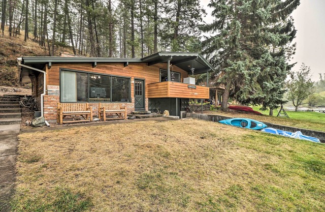 Flathead Lake Waterfront Cabin w/Dock & Kayaks